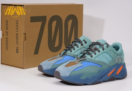 Ad Yeezy 700 boost "Faded Azure" SIZE: 36-48