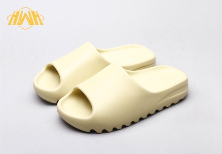 Yeezy SLIDE "Sand" (Run smaller, please choose a bigger size) 6344