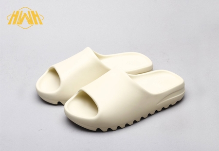 Yeezy SLIDE "Bone" (Run smaller, please choose a bigger size) 6345