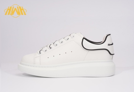 Alexander McQueen Oversized white Black SIZE: 35-45
