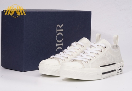Dior B23 Low Top Logo Oblique size 35-46 ( runs half size bigger )
